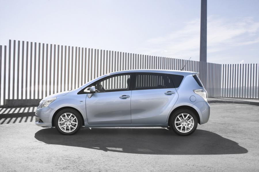  Toyota Verso 2009 года  (фото 14 из 65)